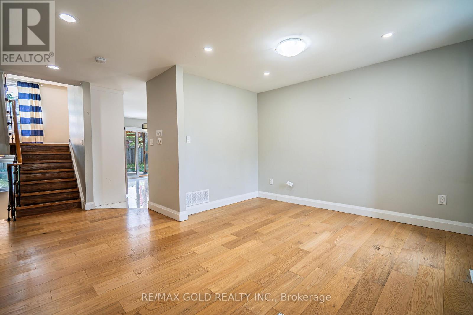 4032 Teakwood Drive, Mississauga (Creditview), Ontario  L5C 3T5 - Photo 9 - W12344195