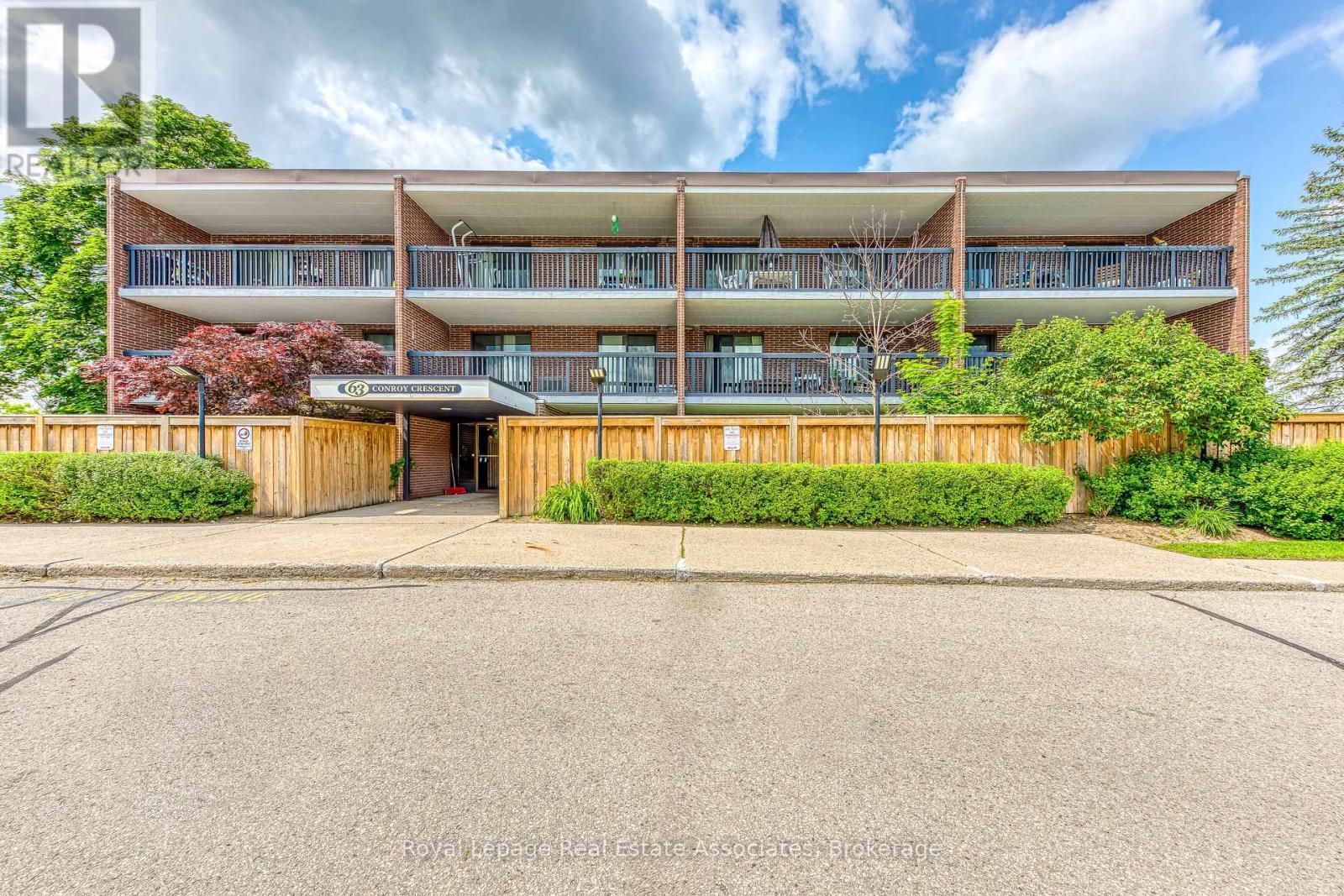 58 - 63 Conroy Crescent, Guelph (Dovercliffe Park/old University), Ontario  N1G 2V5 - Photo 1 - X12344202