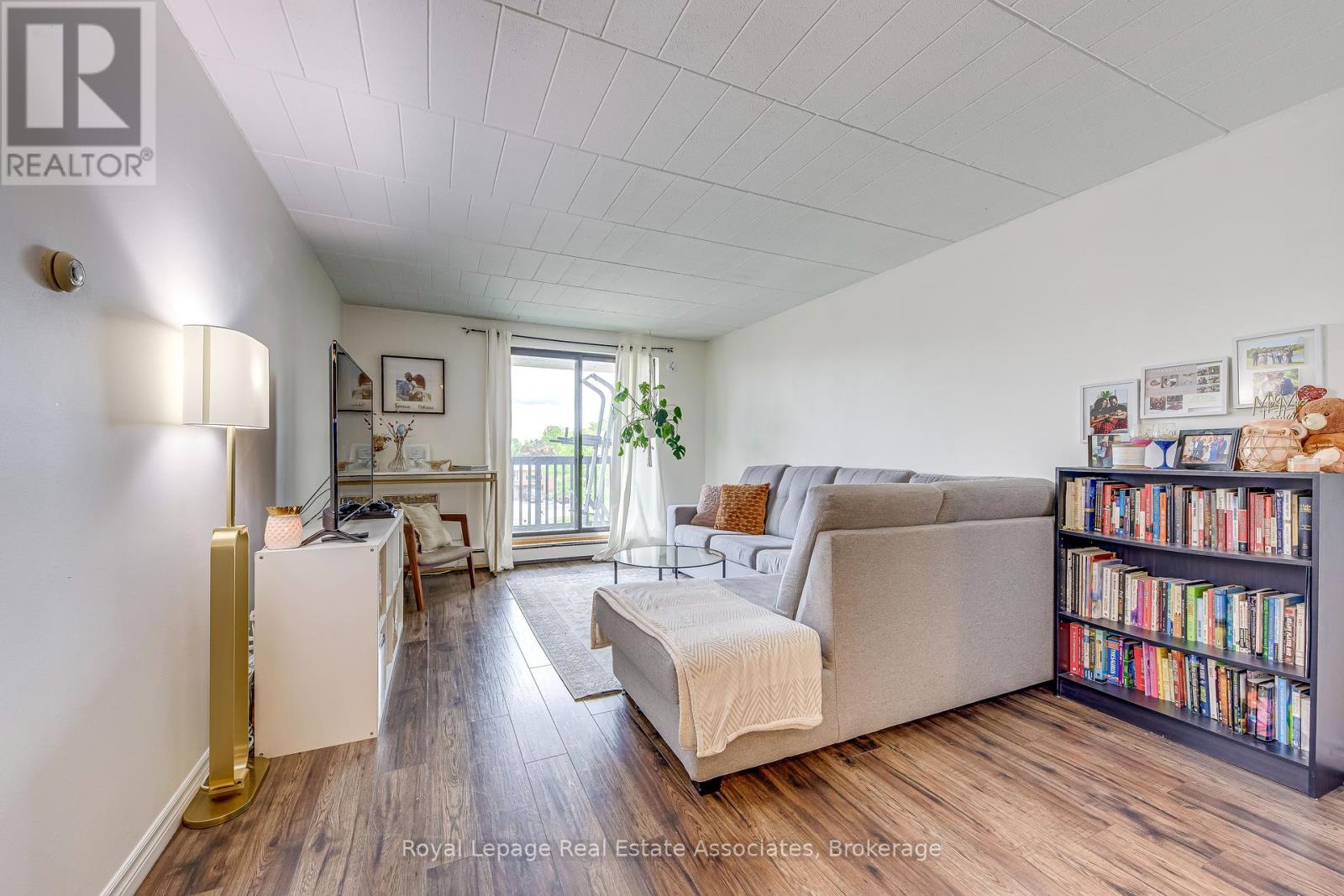 58 - 63 Conroy Crescent, Guelph (Dovercliffe Park/old University), Ontario  N1G 2V5 - Photo 12 - X12344202