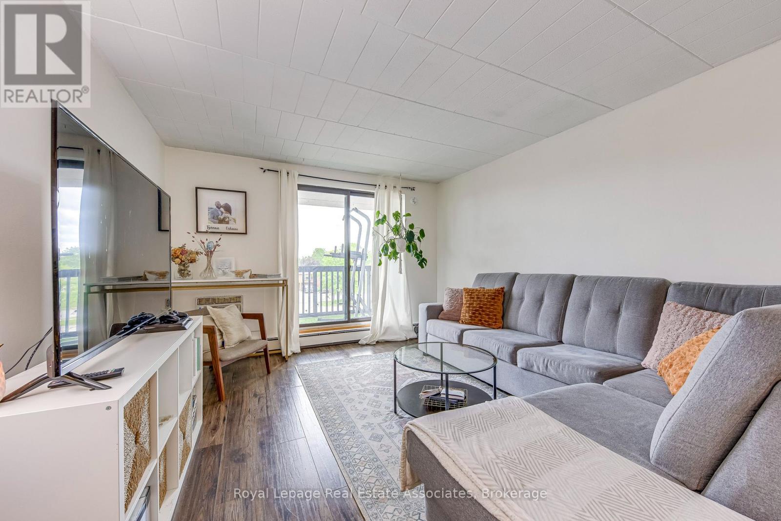 58 - 63 Conroy Crescent, Guelph (Dovercliffe Park/old University), Ontario  N1G 2V5 - Photo 13 - X12344202