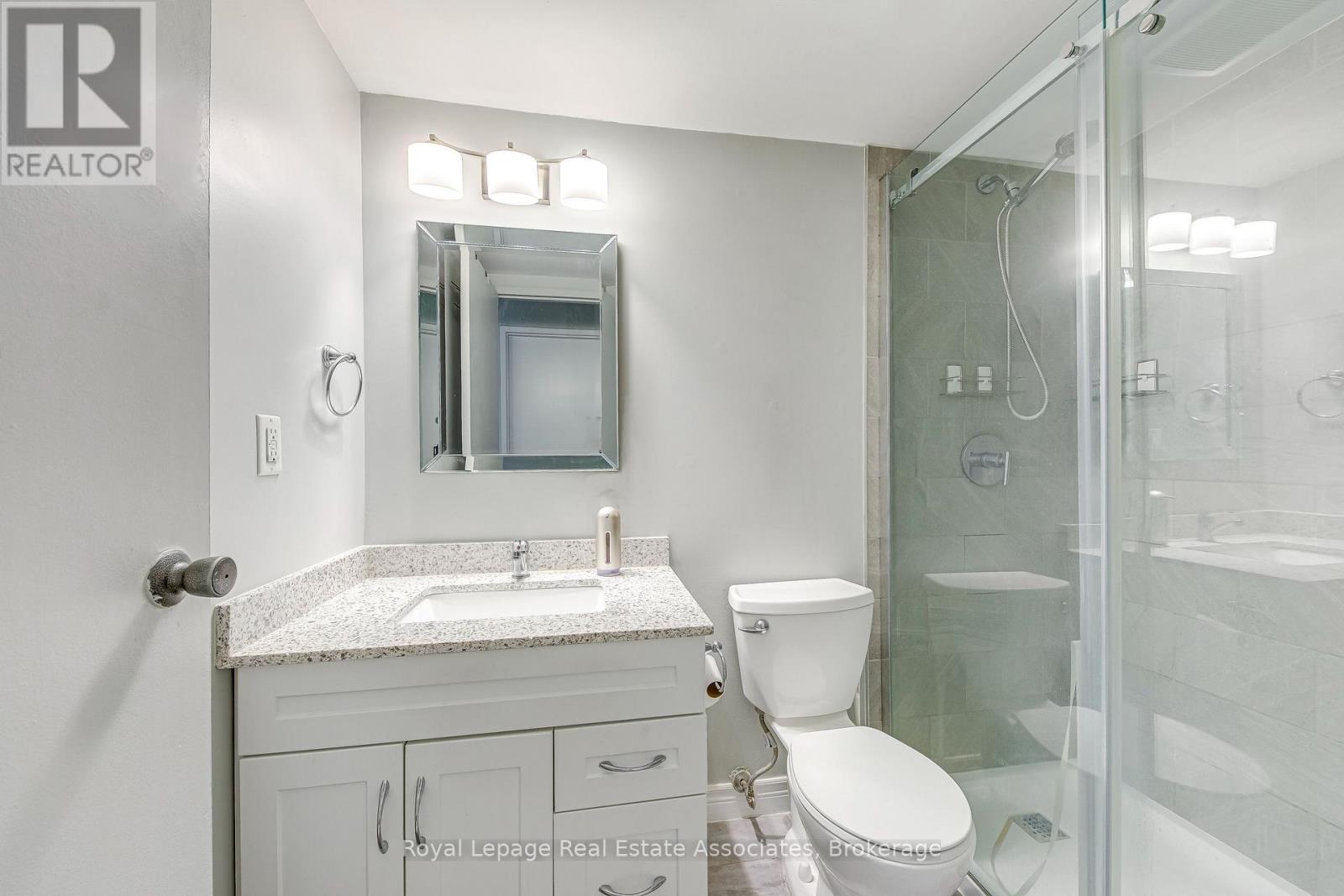 58 - 63 Conroy Crescent, Guelph (Dovercliffe Park/old University), Ontario  N1G 2V5 - Photo 18 - X12344202