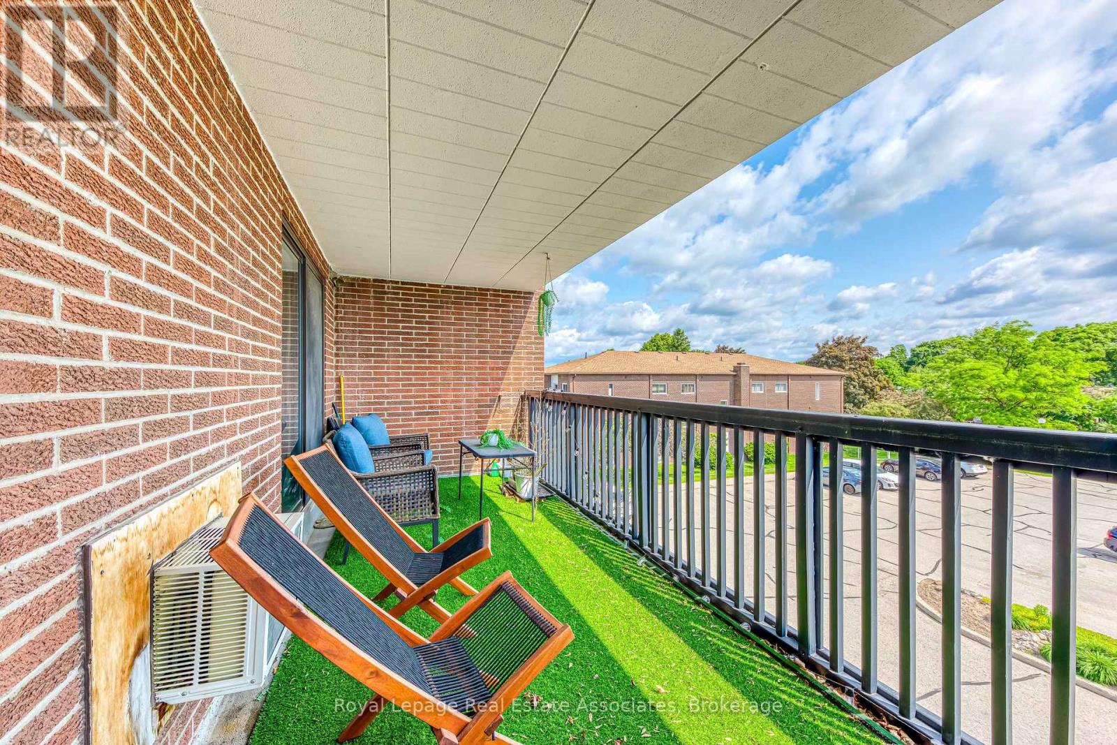 58 - 63 Conroy Crescent, Guelph (Dovercliffe Park/old University), Ontario  N1G 2V5 - Photo 19 - X12344202