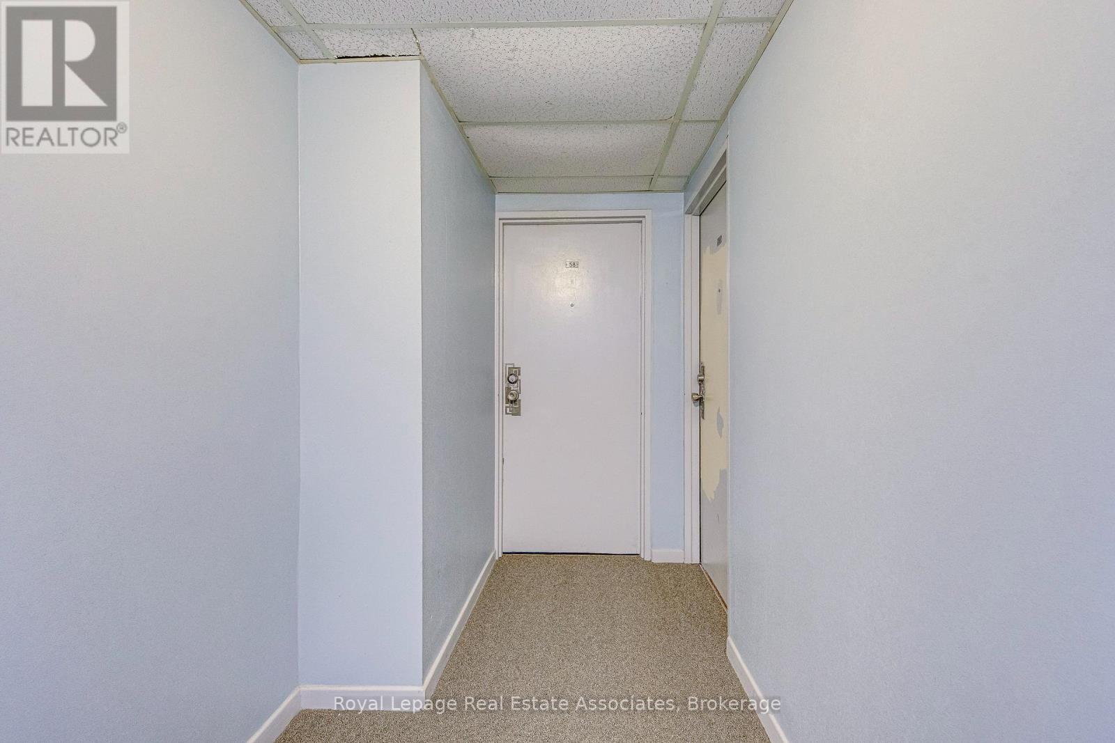 58 - 63 Conroy Crescent, Guelph (Dovercliffe Park/old University), Ontario  N1G 2V5 - Photo 3 - X12344202