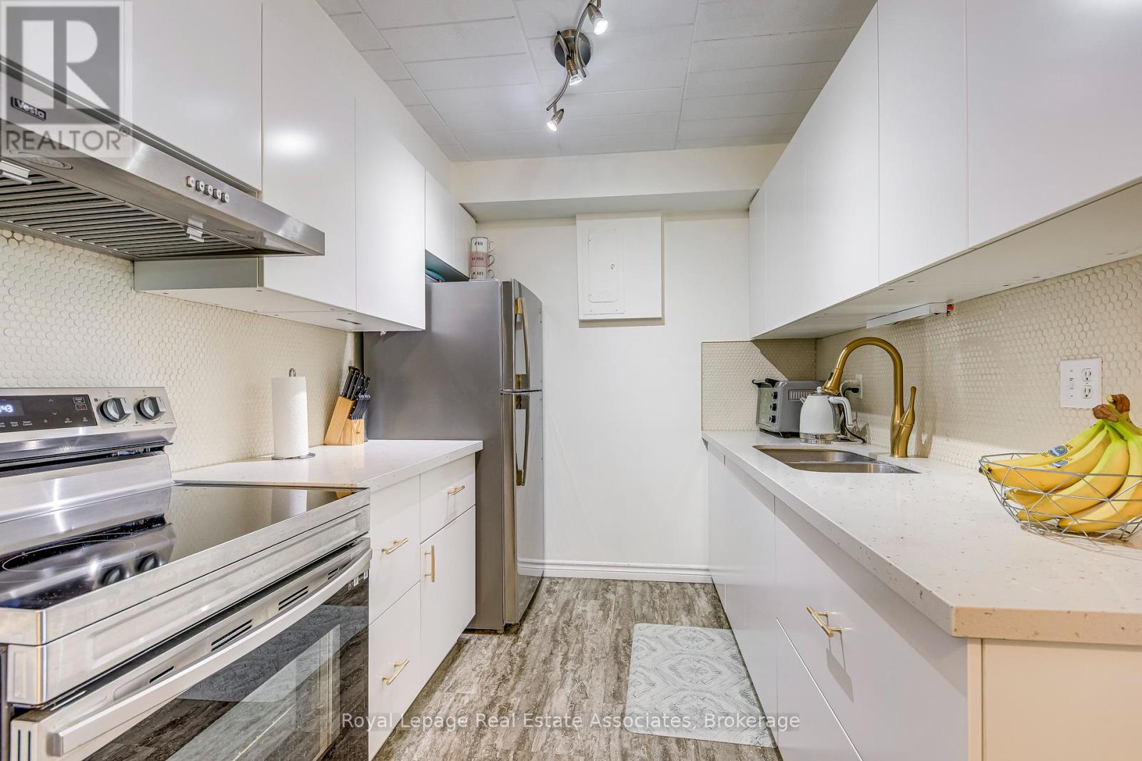58 - 63 Conroy Crescent, Guelph (Dovercliffe Park/old University), Ontario  N1G 2V5 - Photo 8 - X12344202