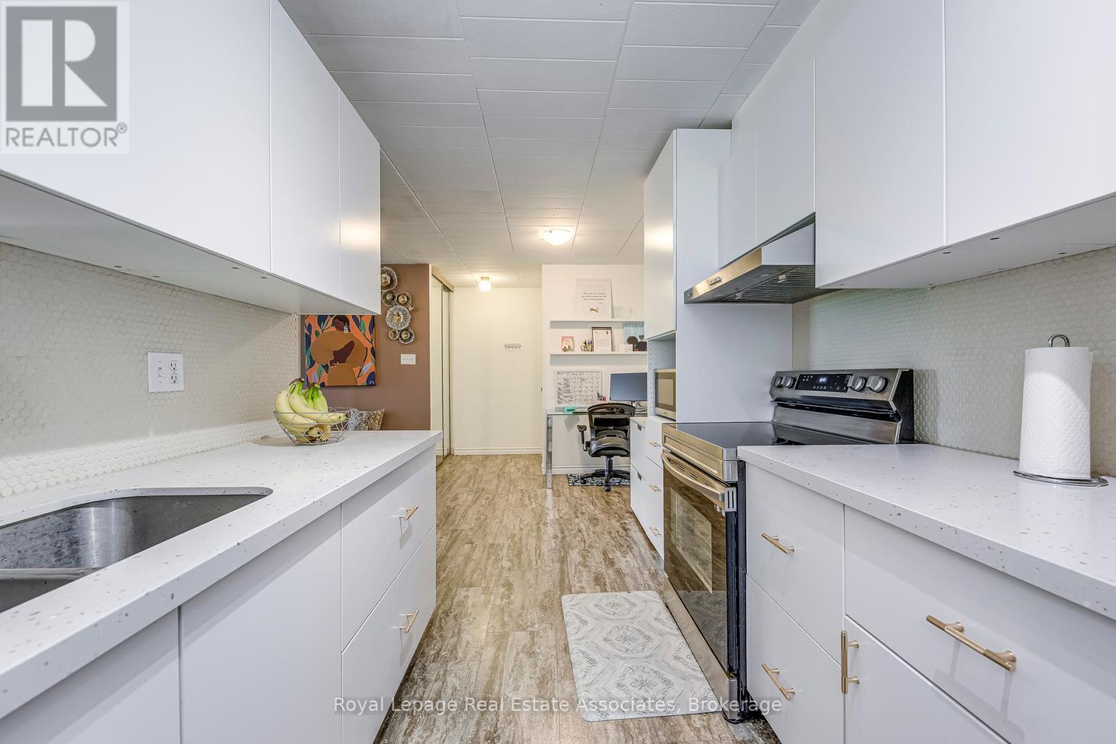 58 - 63 Conroy Crescent, Guelph (Dovercliffe Park/old University), Ontario  N1G 2V5 - Photo 9 - X12344202