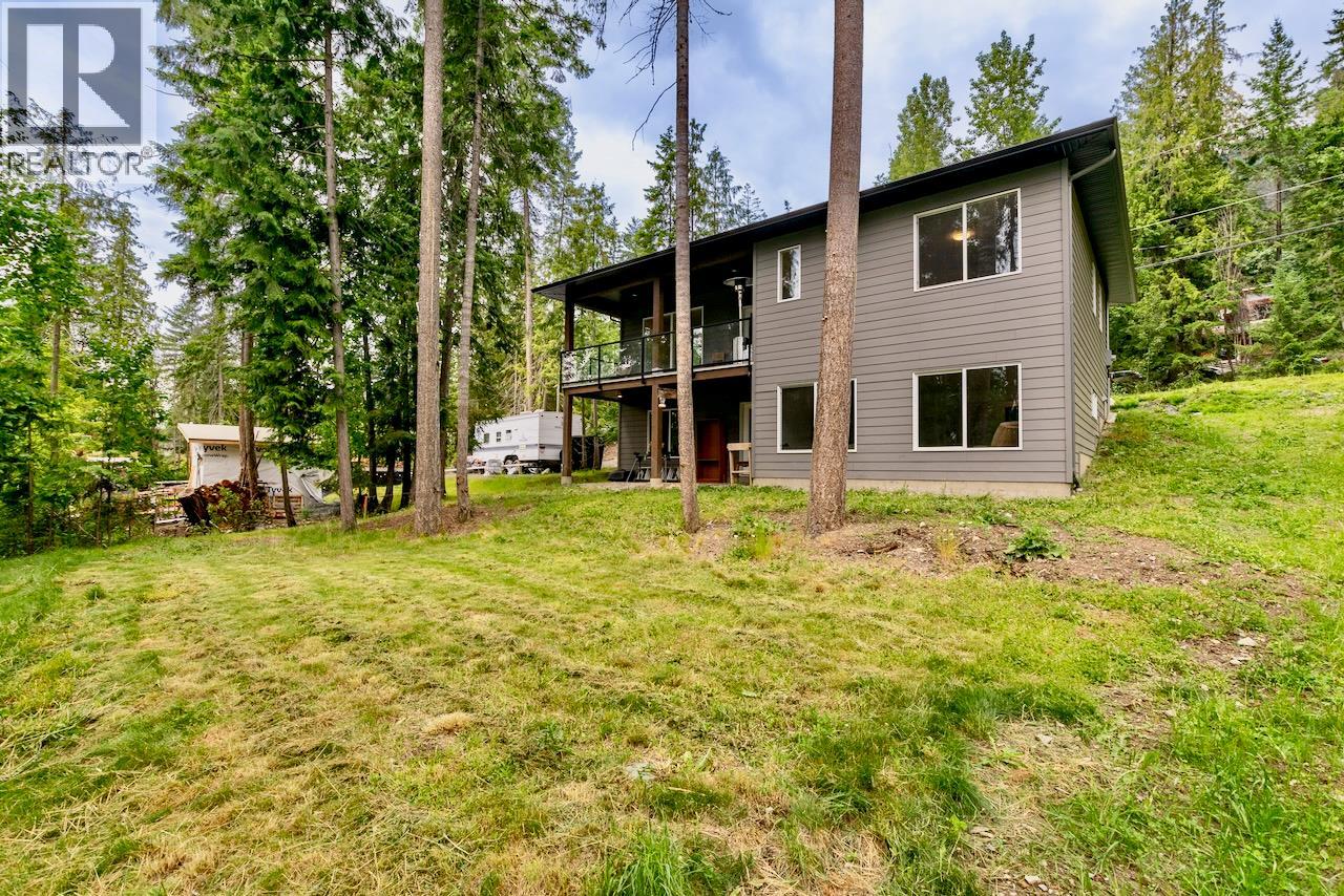 7468 Estate Drive, Anglemont, British Columbia  V0E 1M8 - Photo 30 - 10353996