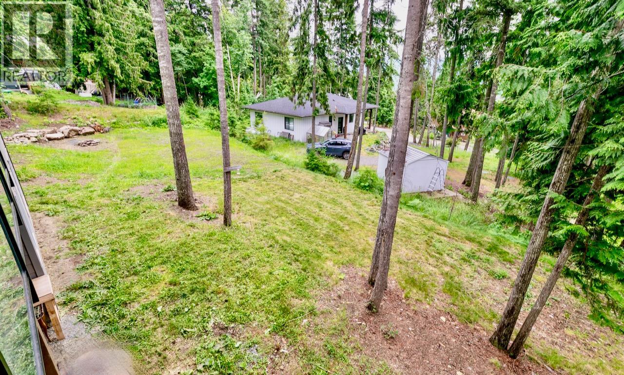 7468 Estate Drive, Anglemont, British Columbia  V0E 1M8 - Photo 32 - 10353996