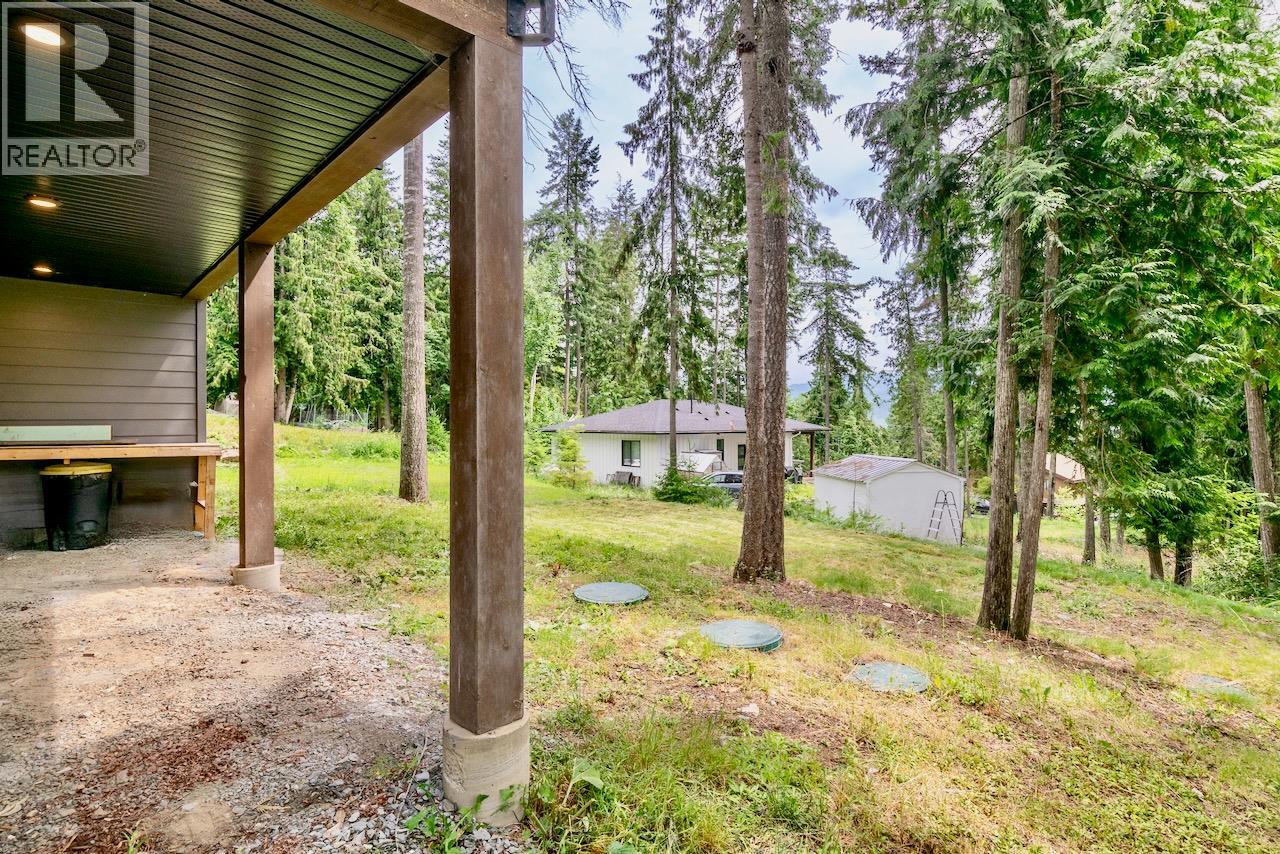 7468 Estate Drive, Anglemont, British Columbia  V0E 1M8 - Photo 33 - 10353996