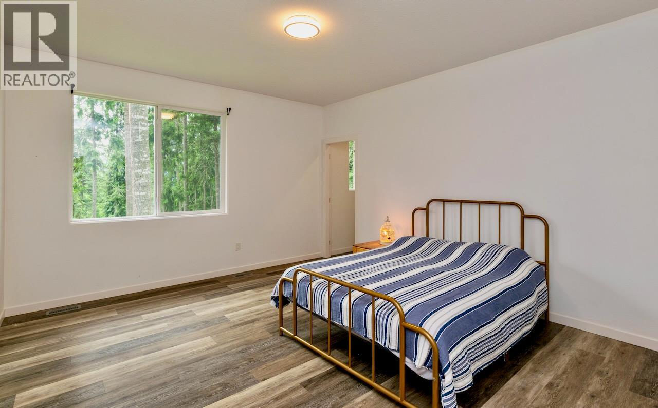 7468 Estate Drive, Anglemont, British Columbia  V0E 1M8 - Photo 16 - 10353996