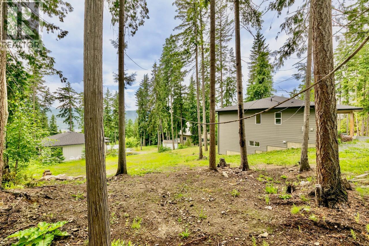 7468 Estate Drive, Anglemont, British Columbia  V0E 1M8 - Photo 35 - 10353996