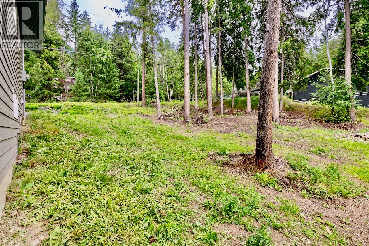 7468 Estate Drive, Anglemont, British Columbia  V0E 1M8 - Photo 39 - 10353996