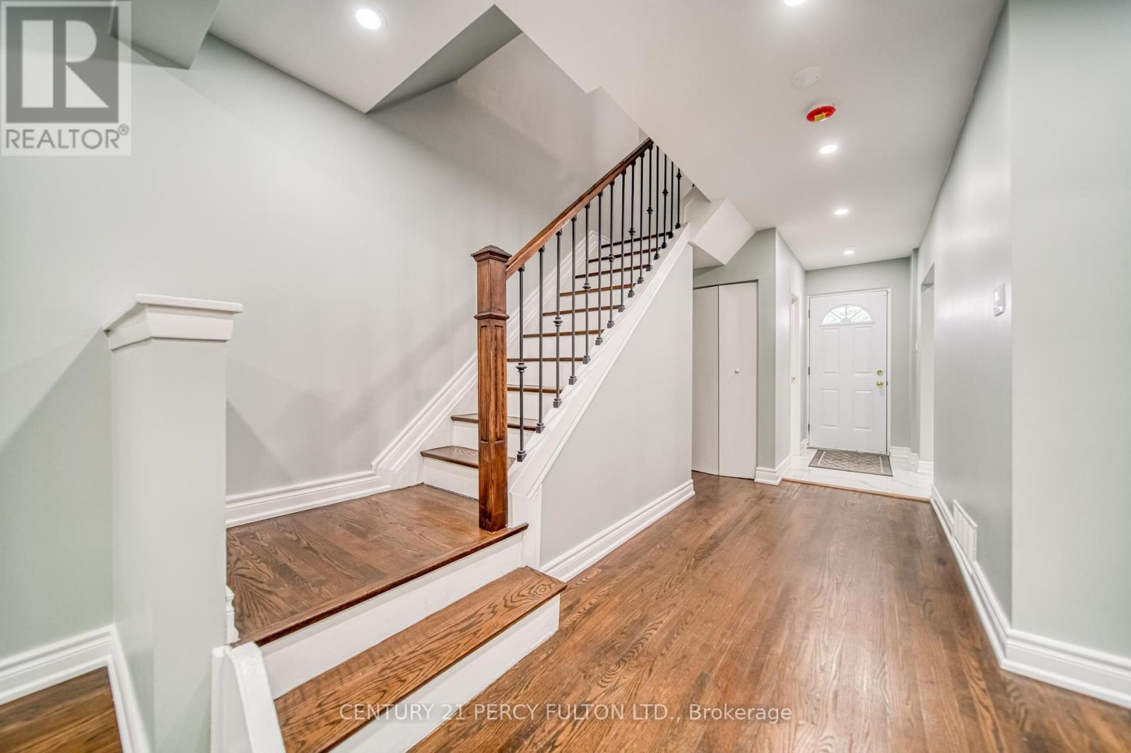 Property at 107 - 925 BAYLY STREET image 2