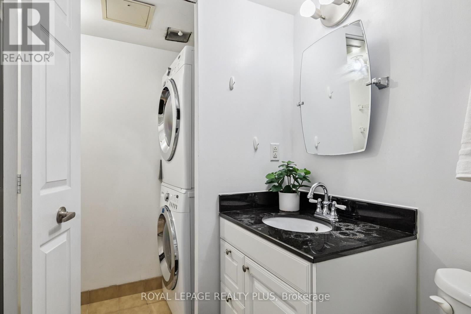 712 - 50 Kingsbridge Garden Circle, Mississauga (Hurontario), Ontario  L5R 1Y2 - Photo 19 - W12343049