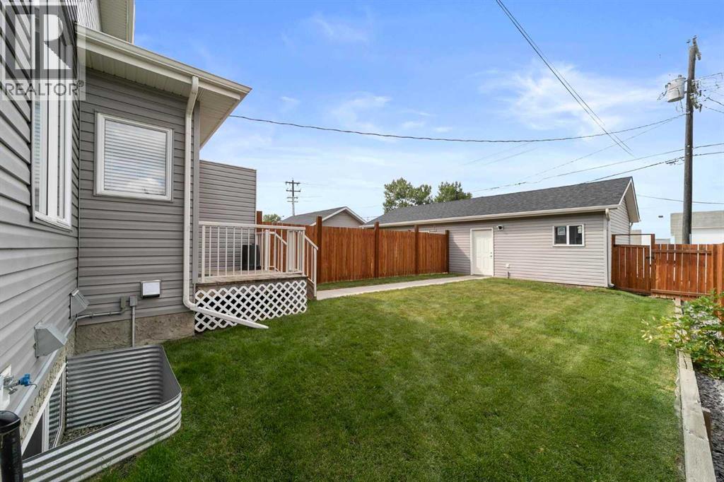 Property at 7404 81 Ave NW image 4