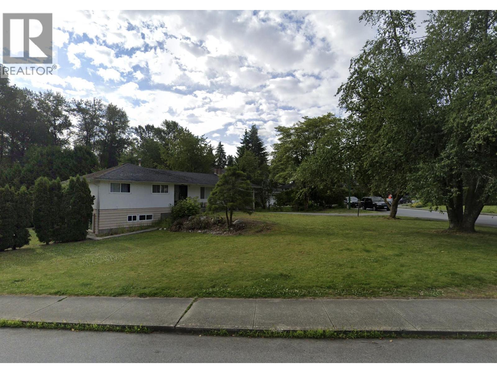 7566 Kraft Place, Burnaby, British Columbia  V5A 1Z6 - Photo 3 - R3035041
