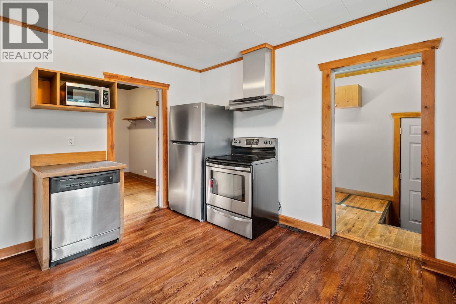 402 6a Avenue, Fernie, British Columbia  V0B 1M0 - Photo 7 - 10359032