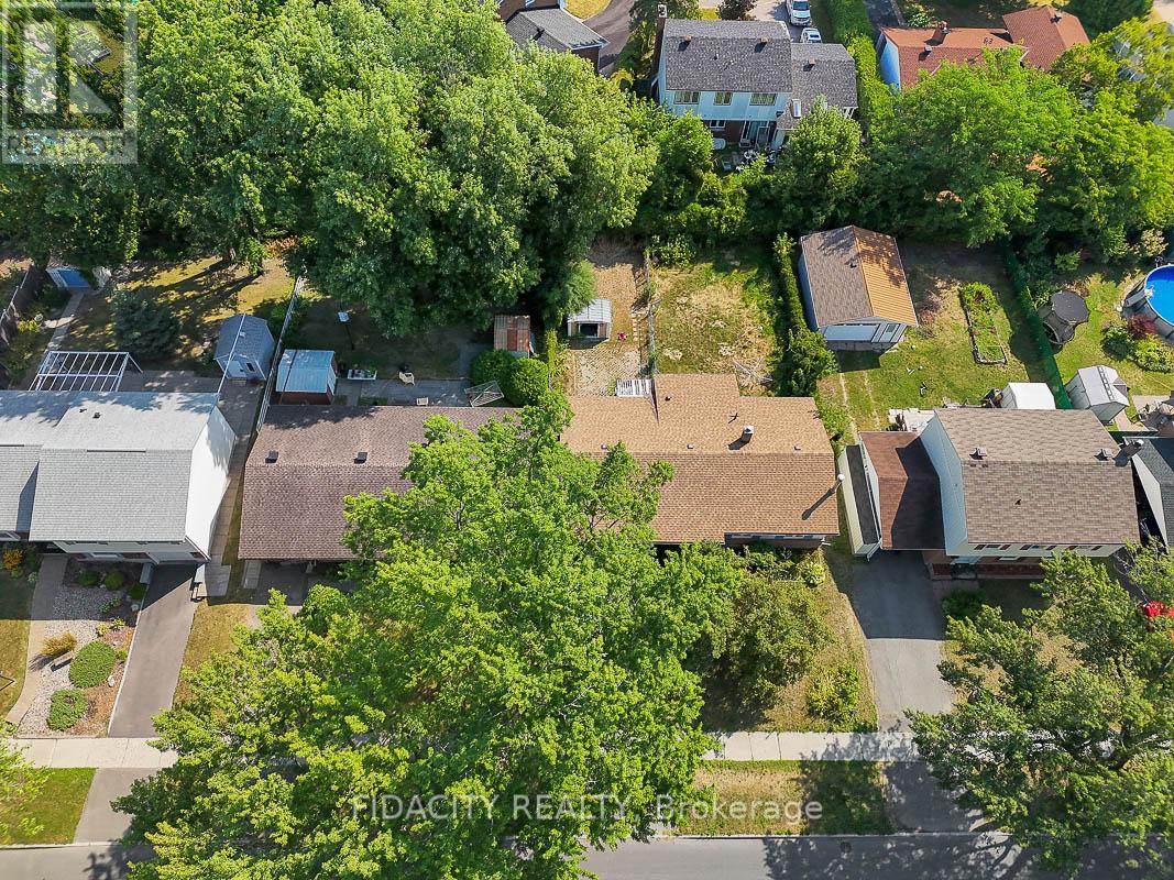 2336 And 2338 Ogilvie Road, Ottawa, Ontario  K1J 7N6 - Photo 3 - X12344470