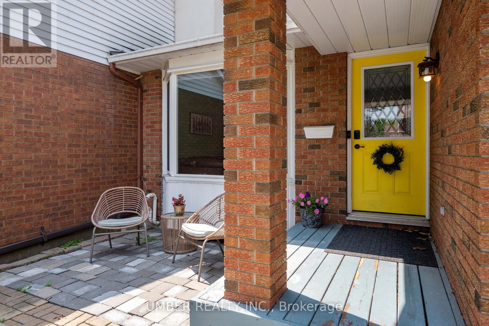 1130 St Emmanuel Terrace, Ottawa, Ontario  K1C 2J7 - Photo 6 - X12344503