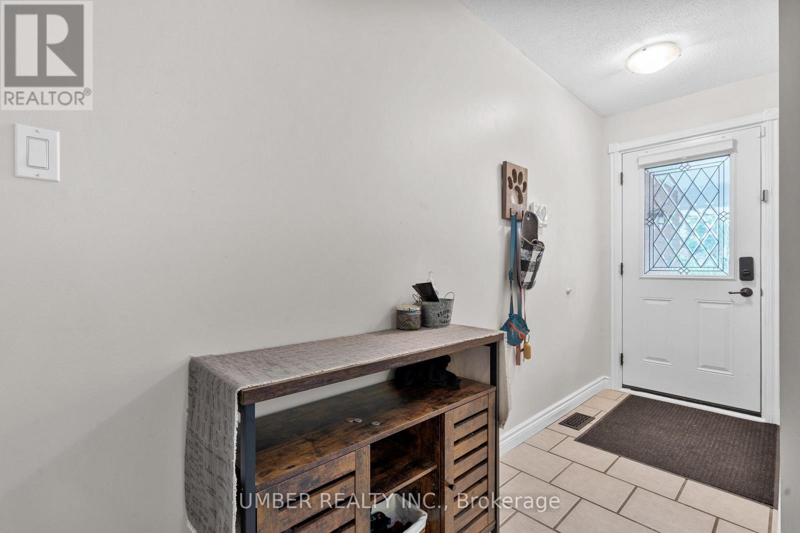 1130 St Emmanuel Terrace, Ottawa, Ontario  K1C 2J7 - Photo 7 - X12344503