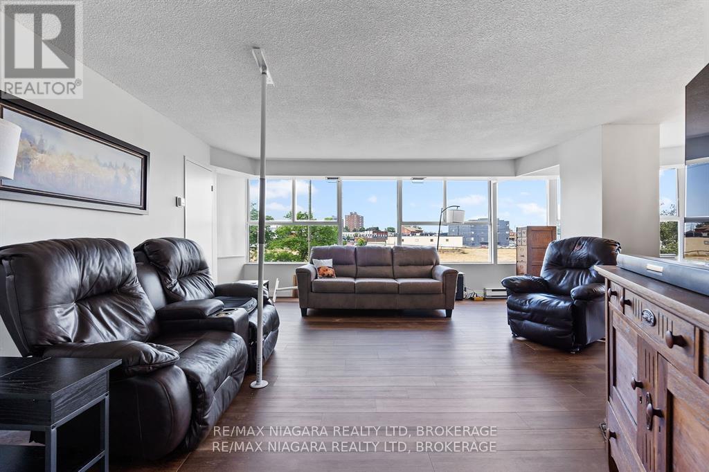 201 - 7 Gale Crescent, St. Catharines, Ontario  L2R 7M8 - Photo 2 - X12344543
