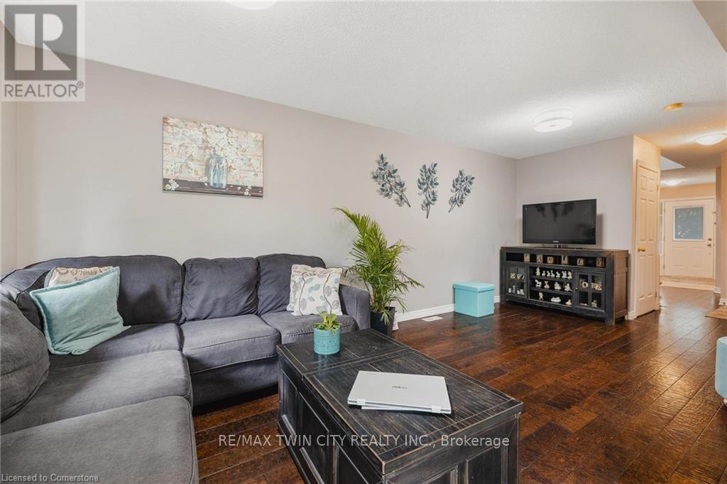 72 - 250 Ainslie Street S, Cambridge, Ontario  N1R 8P8 - Photo 8 - X12344388