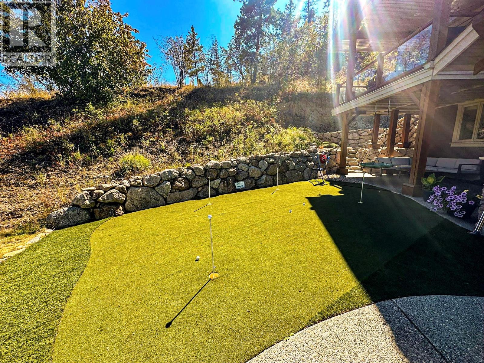 253 Dormie Place, Vernon, British Columbia  V1H 1Y5 - Photo 6 - 10359407