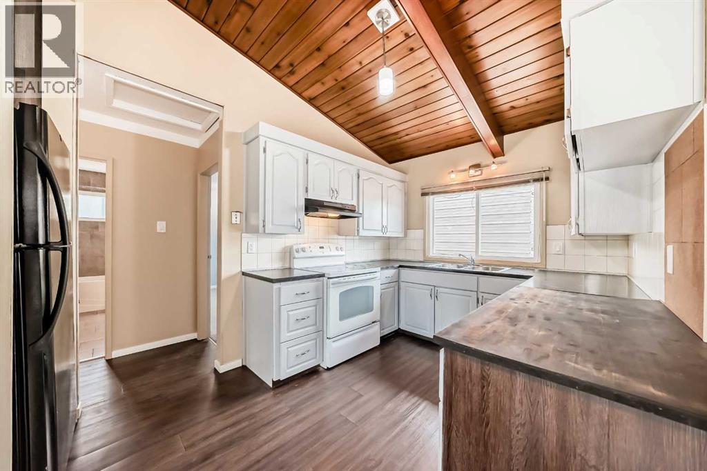 Property at 211 Allan Crescent SE image 5