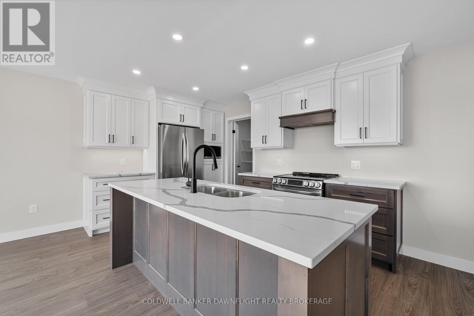 127 Victoria Avenue E, South Huron, Ontario  N0M 1M0 - Photo 7 - X12344556