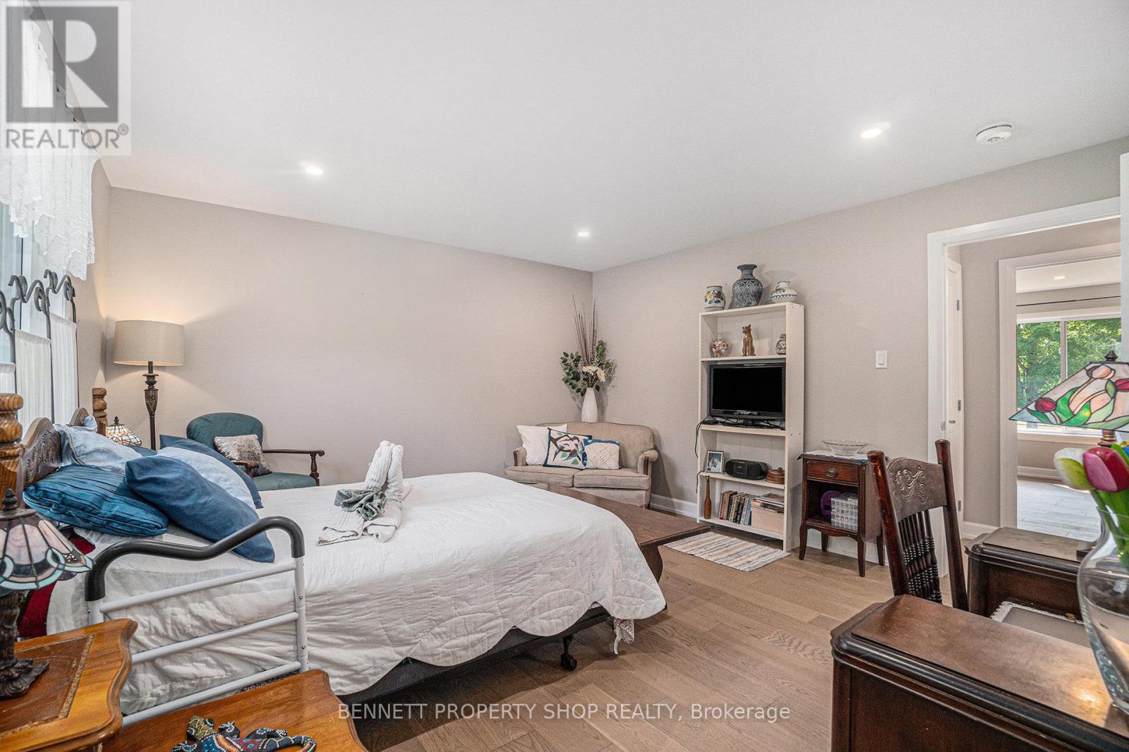 8 Red Door Lane, Horton, Ontario  K7V 3Z8 - Photo 14 - X12344628