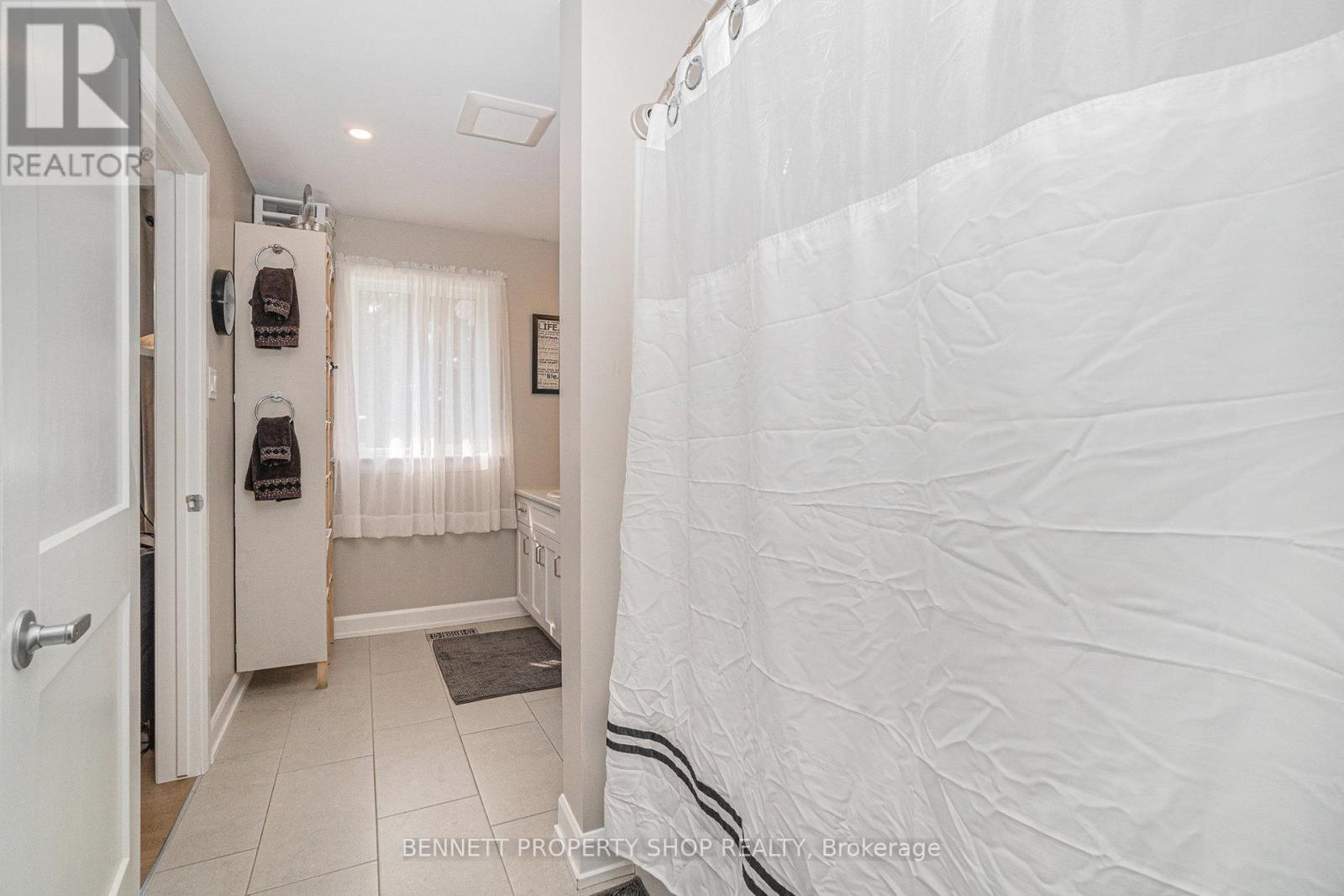 8 Red Door Lane, Horton, Ontario  K7V 3Z8 - Photo 17 - X12344628