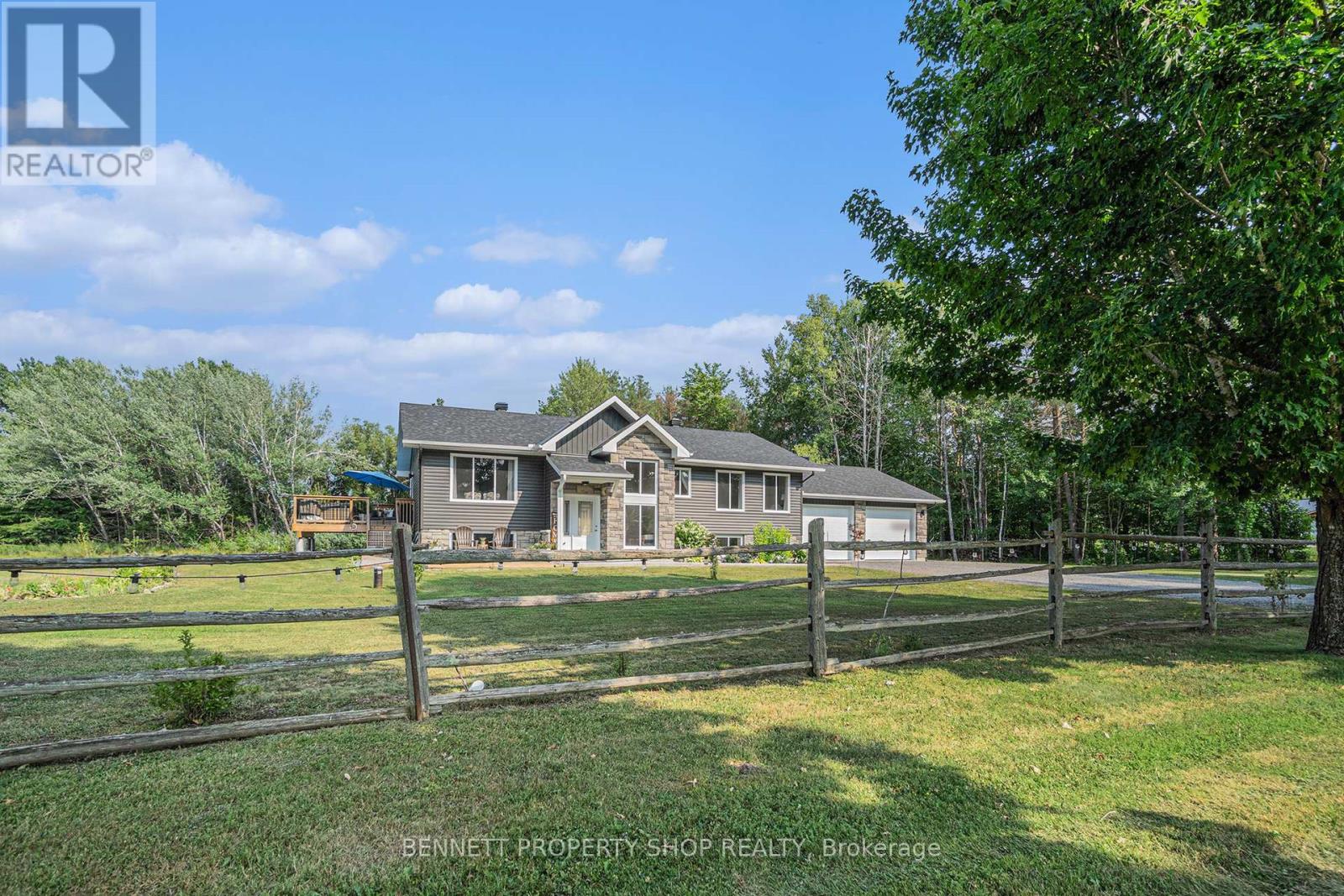 8 Red Door Lane, Horton, Ontario  K7V 3Z8 - Photo 2 - X12344628