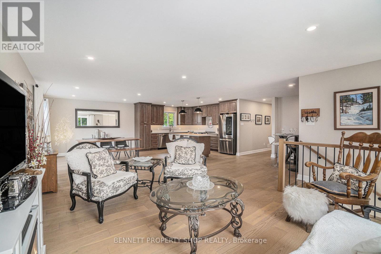 8 Red Door Lane, Horton, Ontario  K7V 3Z8 - Photo 6 - X12344628