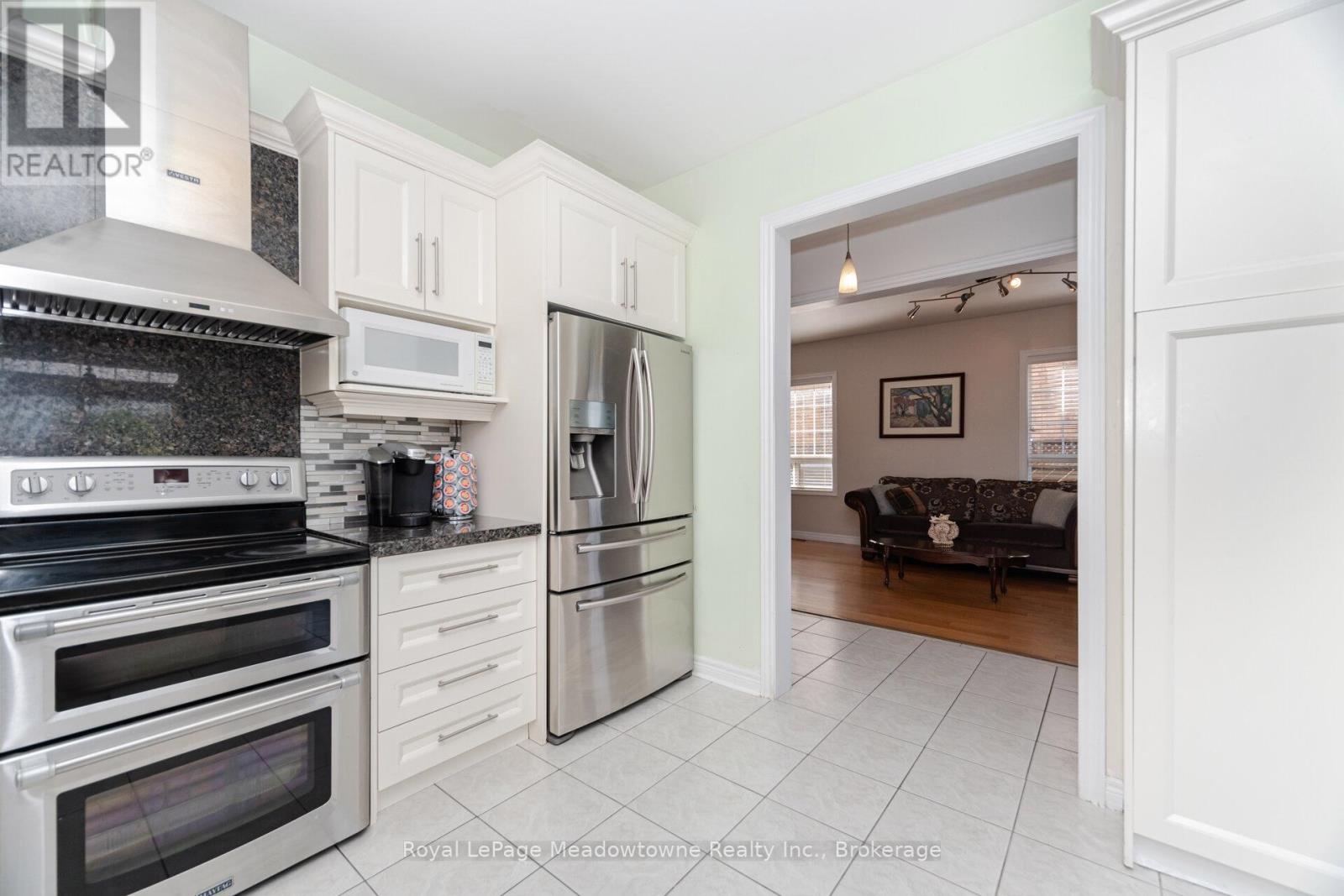 194 Manley Lane, Milton, Ontario  L9T 5N8 - Photo 16 - W12344687