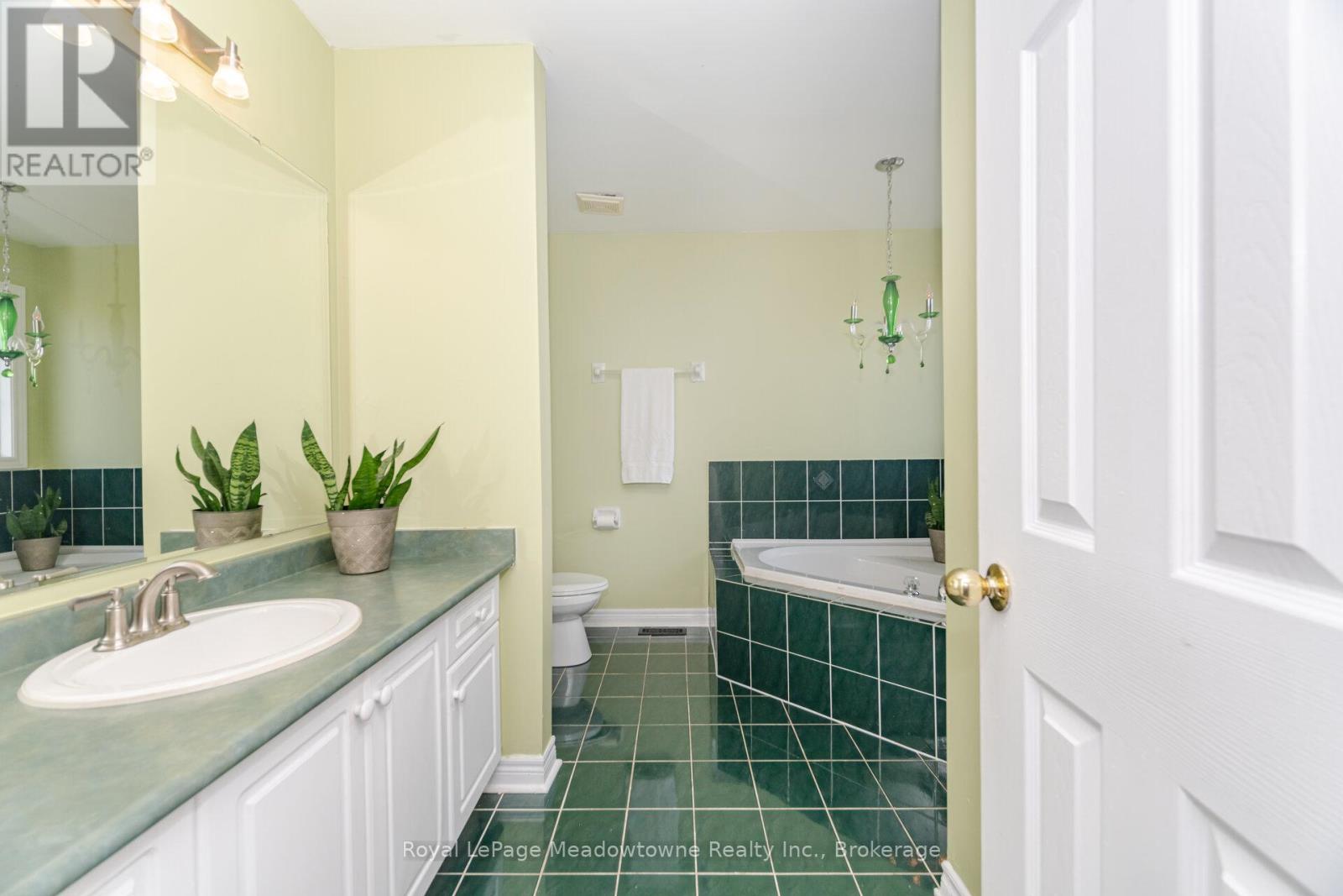 194 Manley Lane, Milton, Ontario  L9T 5N8 - Photo 23 - W12344687