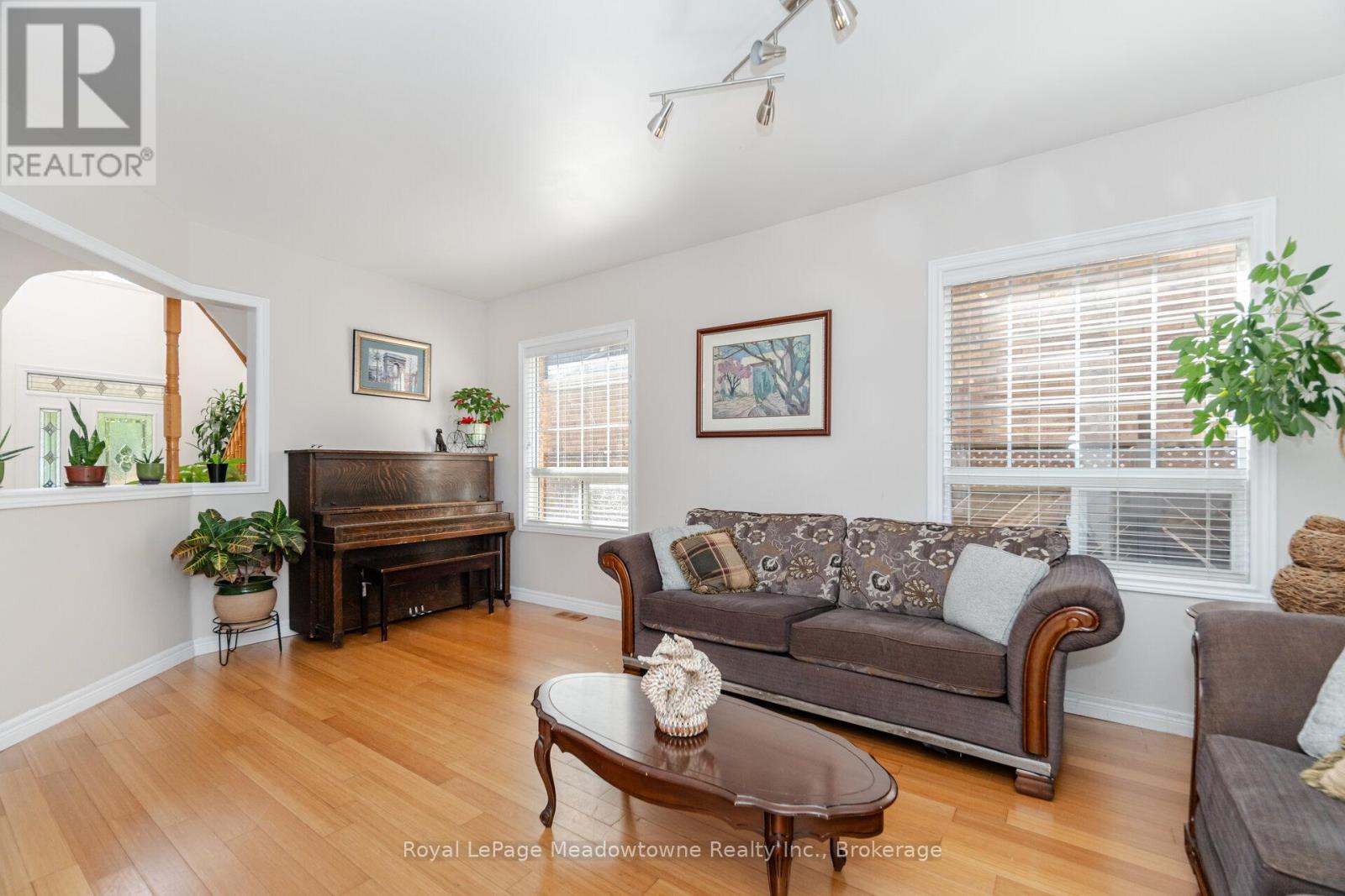 194 Manley Lane, Milton, Ontario  L9T 5N8 - Photo 6 - W12344687
