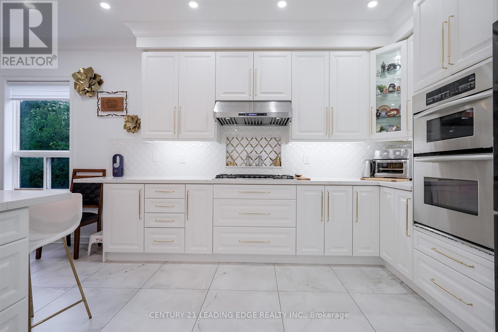 Property at 31 CANDLEBROOK CRESCENT image 1
