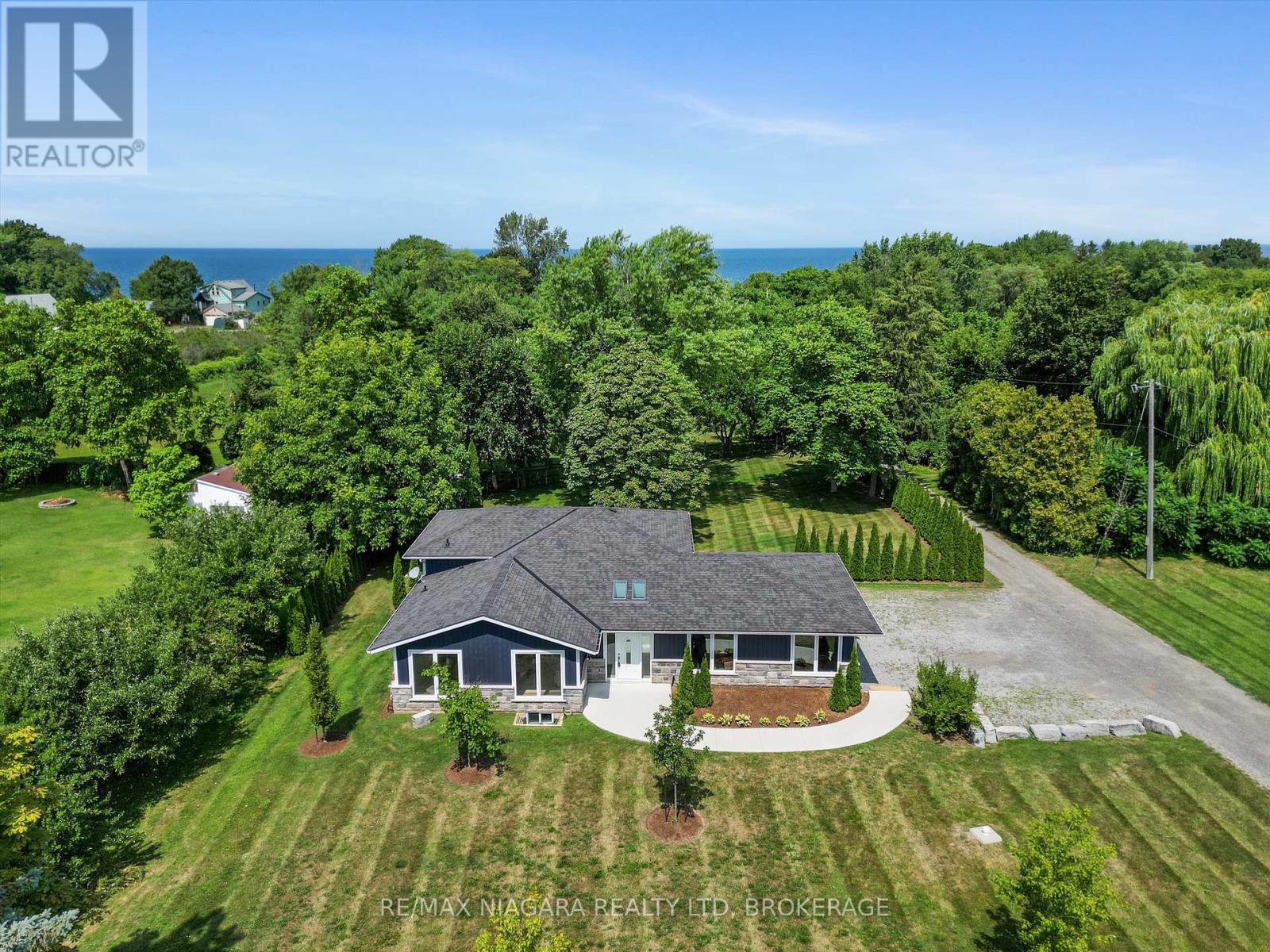Property at 792 LAKESHORE ROAD image 1