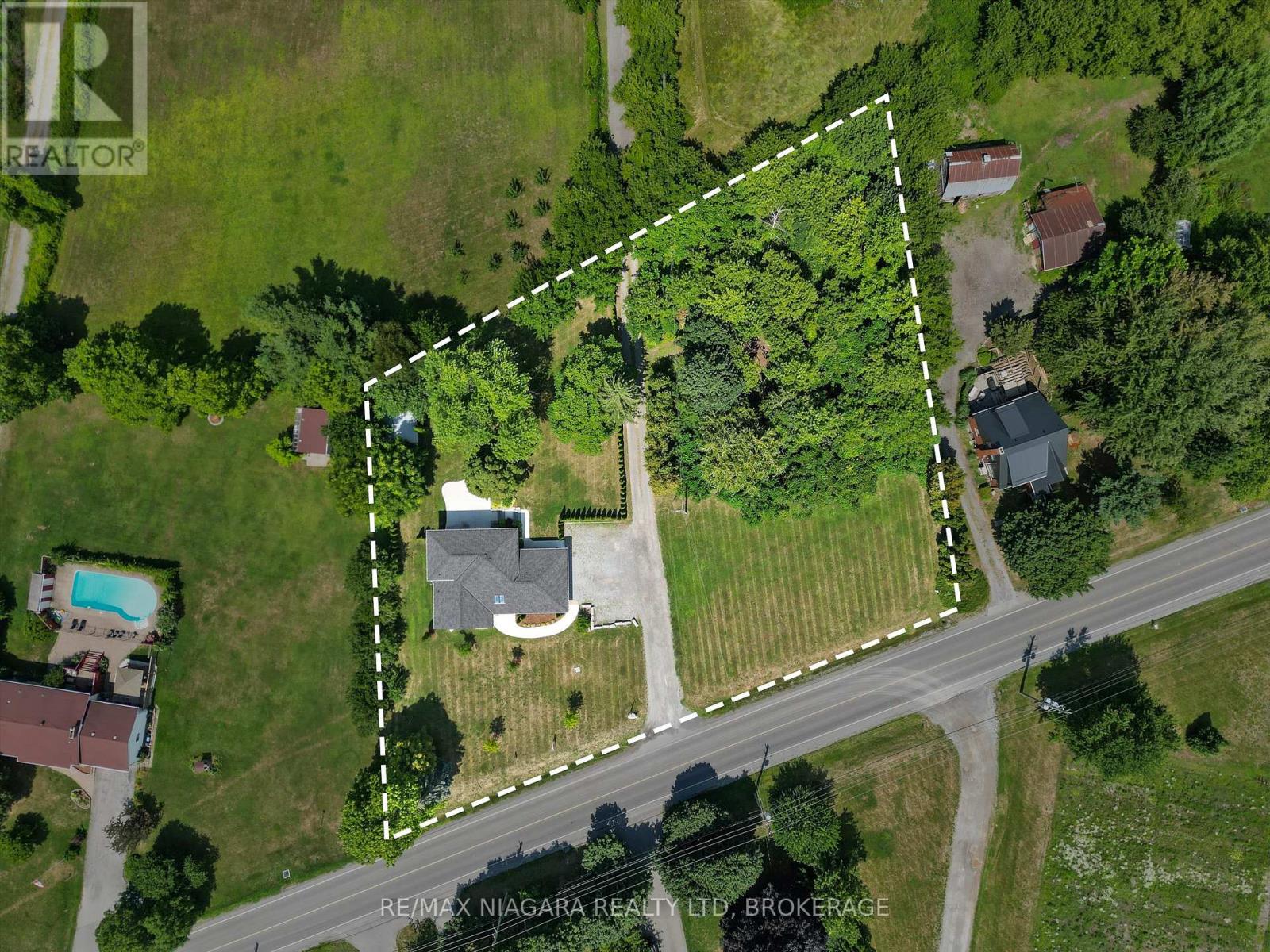 Property at 792 LAKESHORE ROAD image 2