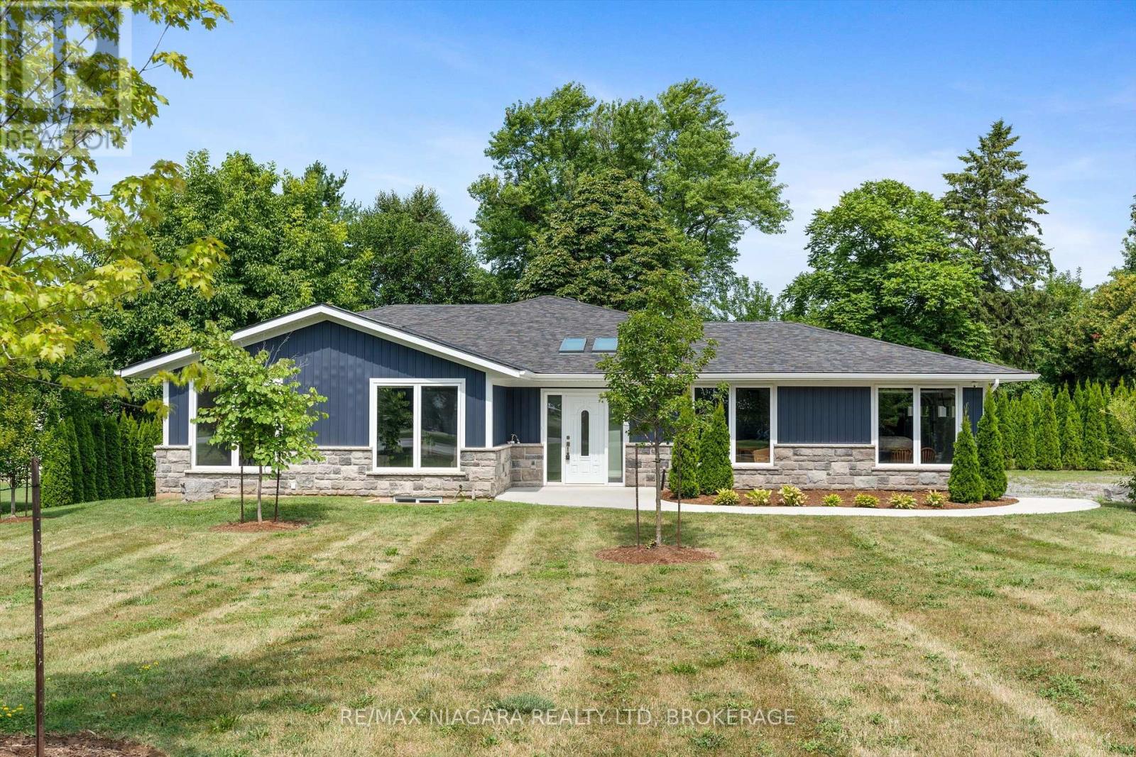 Property at 792 LAKESHORE ROAD image 3