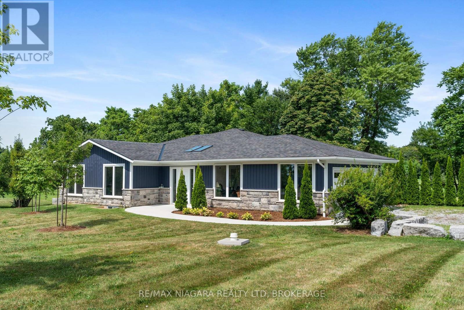 Property at 792 LAKESHORE ROAD image 4