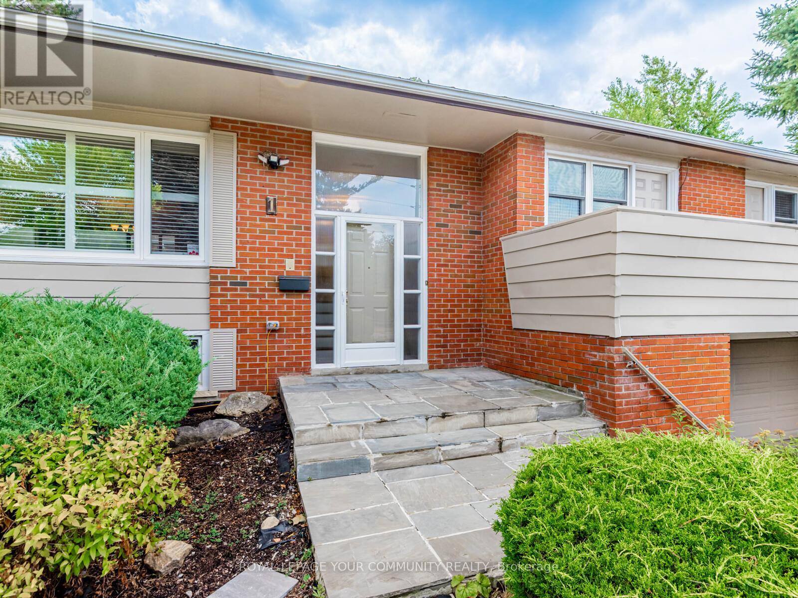 Property at 1 THORNY BRAE DRIVE image 4