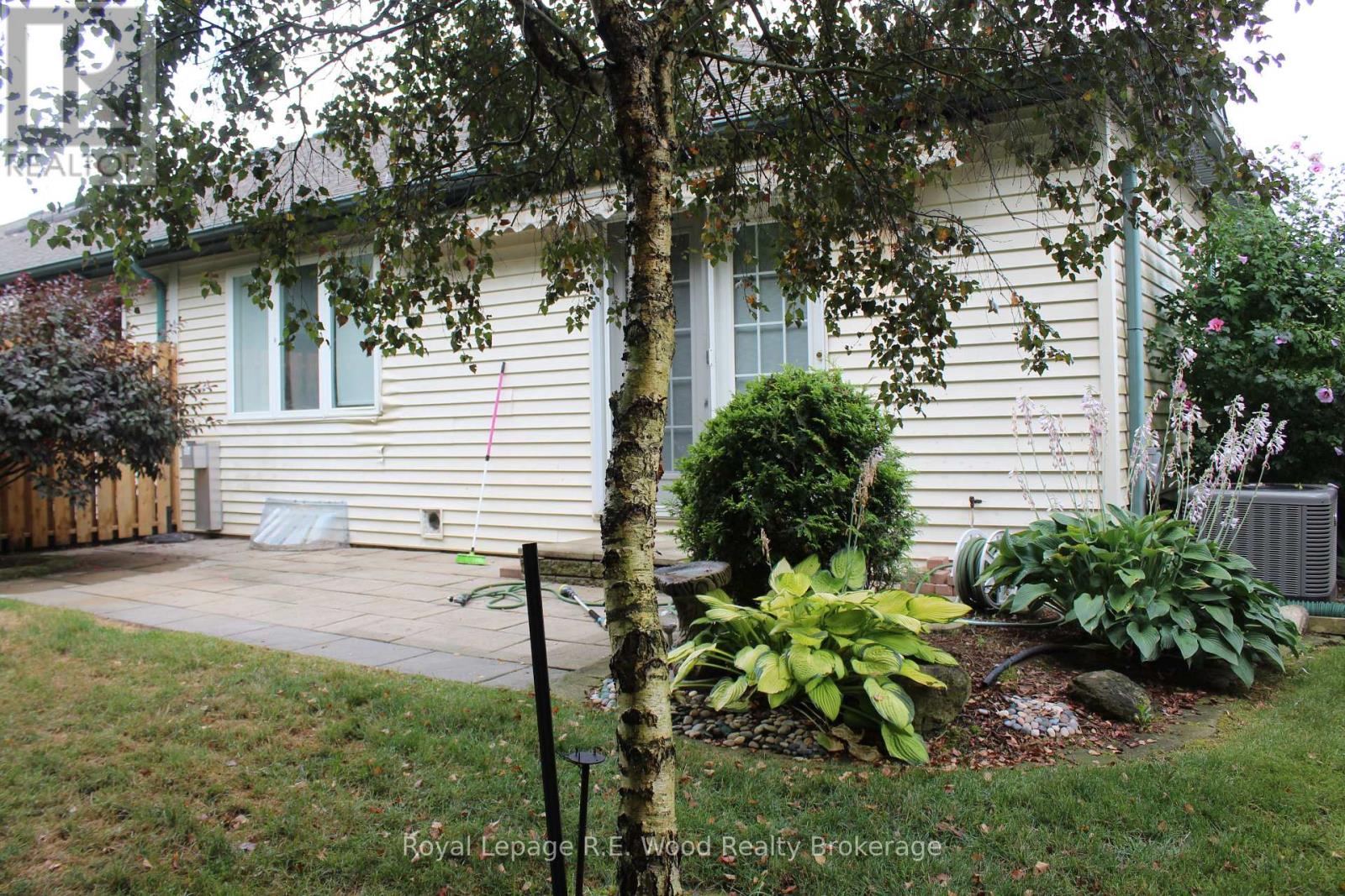 7 Jackson Court, Tillsonburg, Ontario  N4G 5R3 - Photo 2 - X12344637