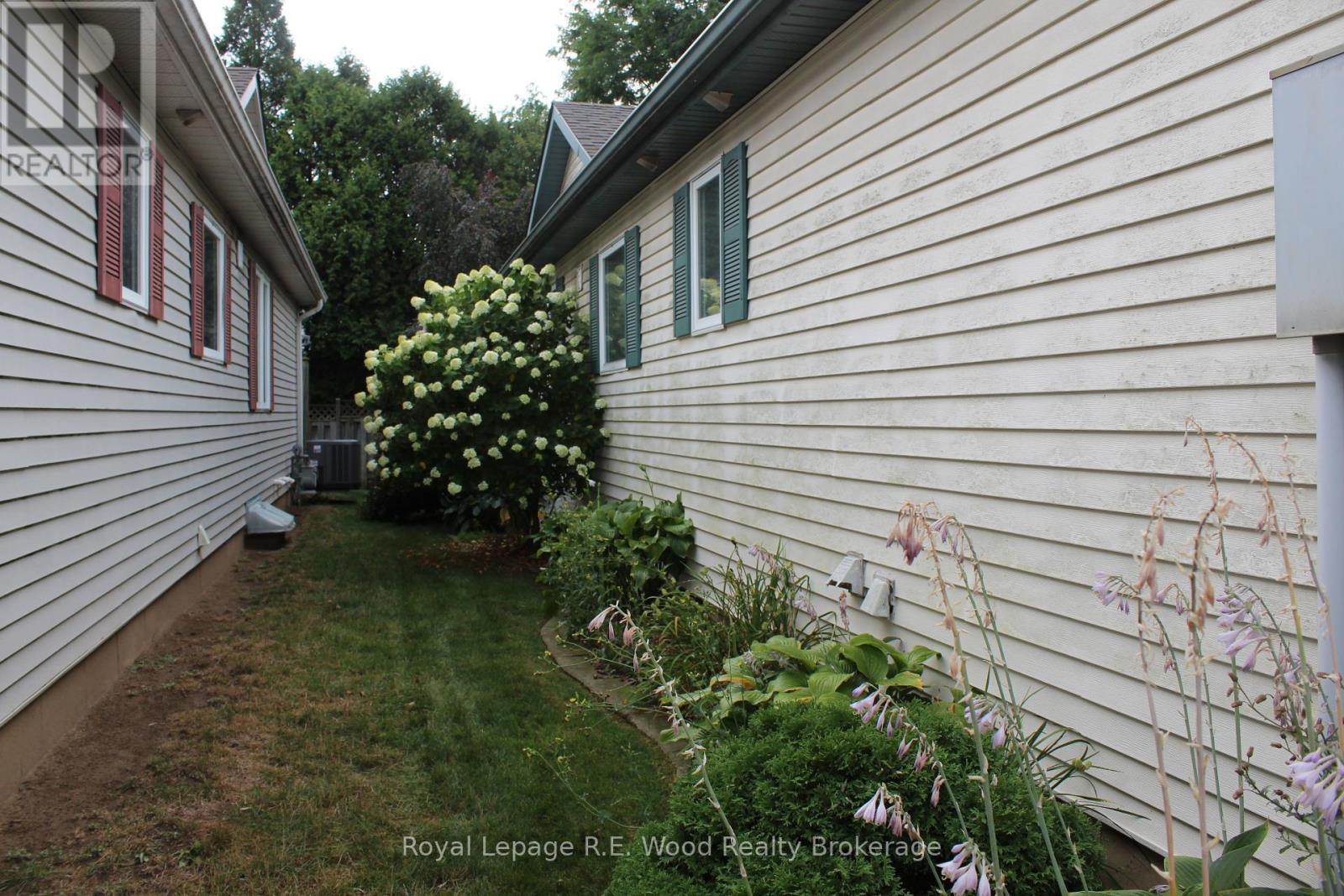 7 Jackson Court, Tillsonburg, Ontario  N4G 5R3 - Photo 3 - X12344637