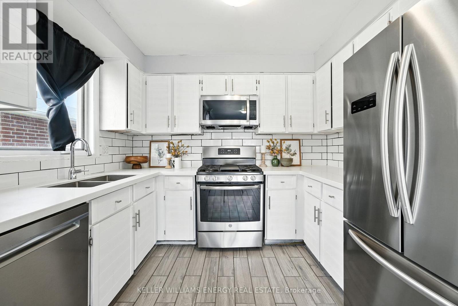 Property at 70 HART BOULEVARD image 3