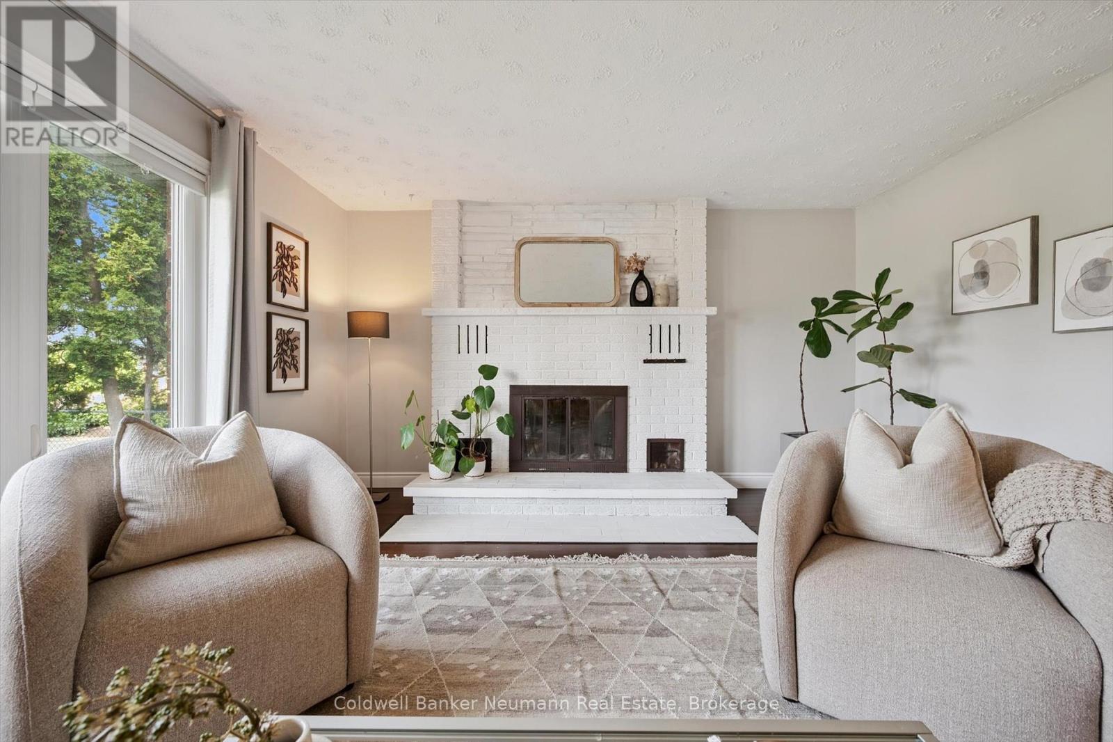 Property at 251 METCALFE STREET image 1
