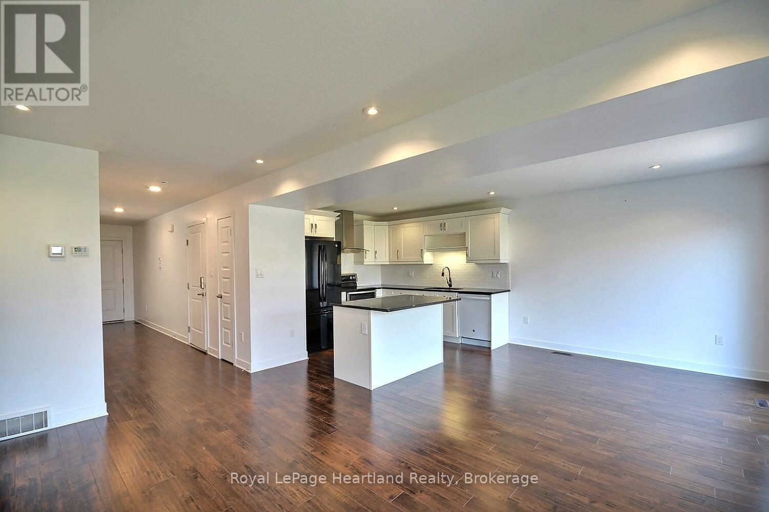 371 Beech Street, Lucan Biddulph, Ontario  N0M 2J0 - Photo 3 - X12344671