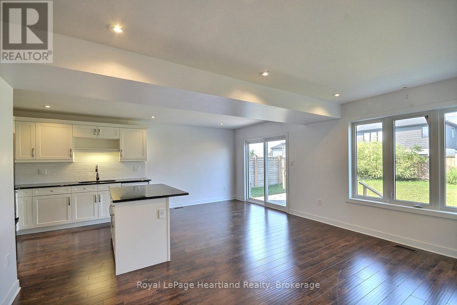 371 Beech Street, Lucan Biddulph, Ontario  N0M 2J0 - Photo 8 - X12344671