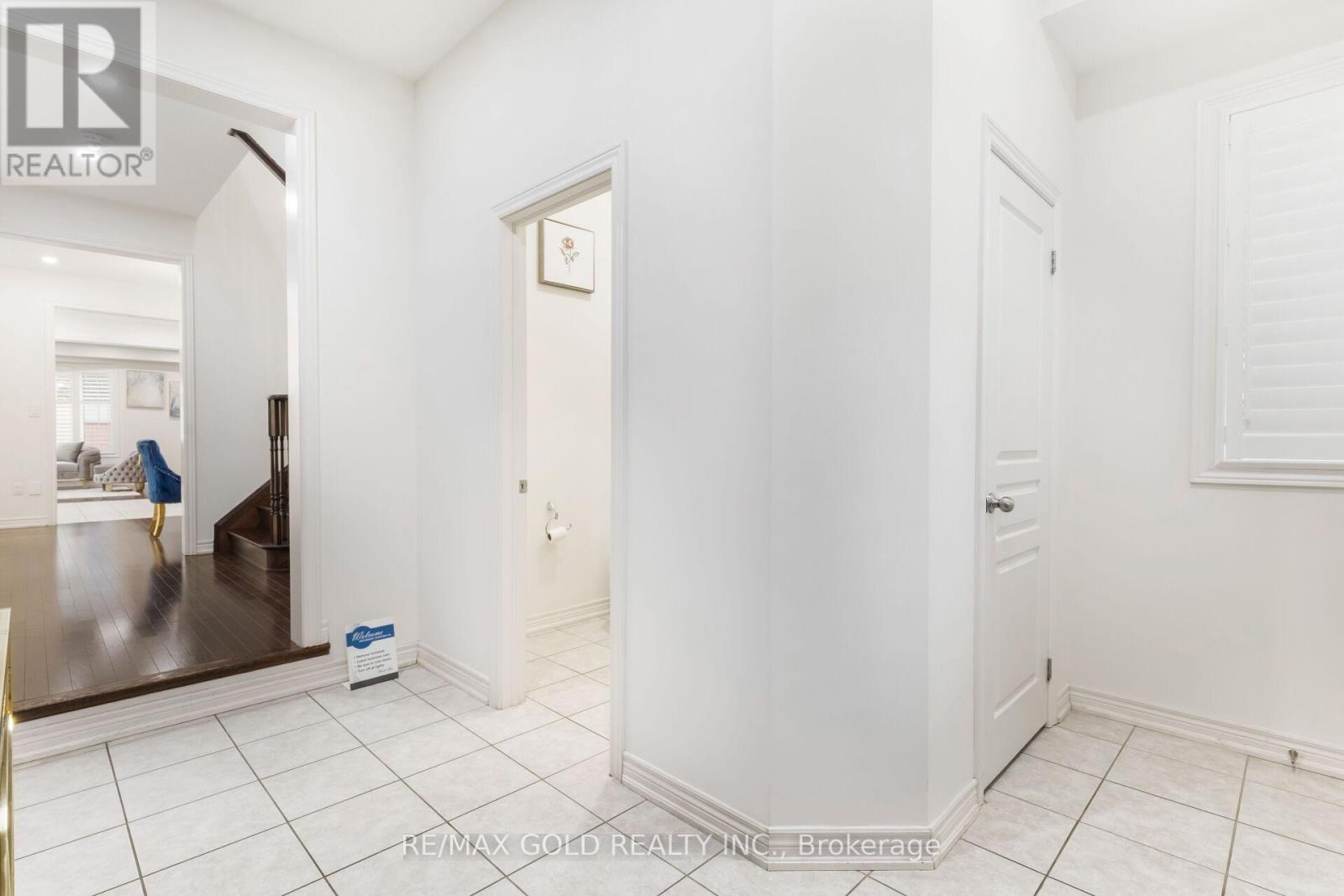 86 Humberstone Crescent, Brampton, Ontario  L7A 4C1 - Photo 3 - W12344514