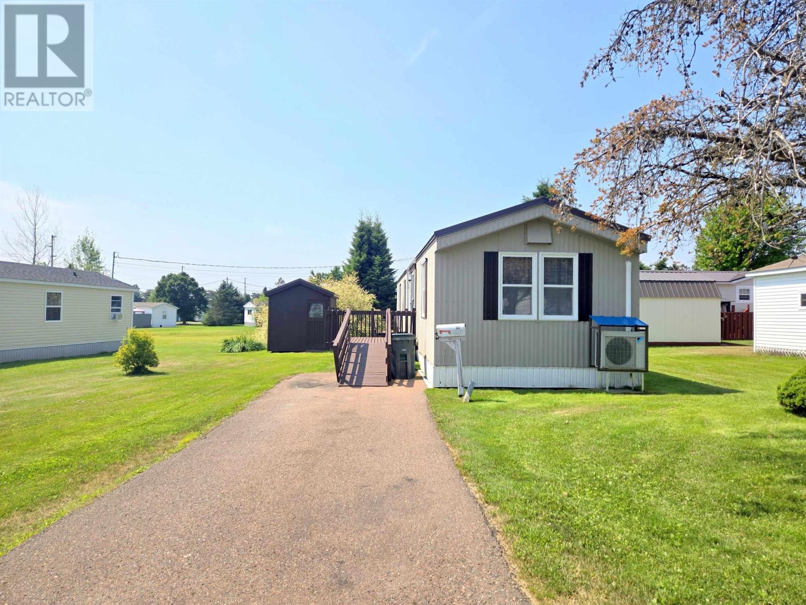 32 Lorne Crescent, Amherst, Nova Scotia  B4H 4B7 - Photo 2 - 202519131