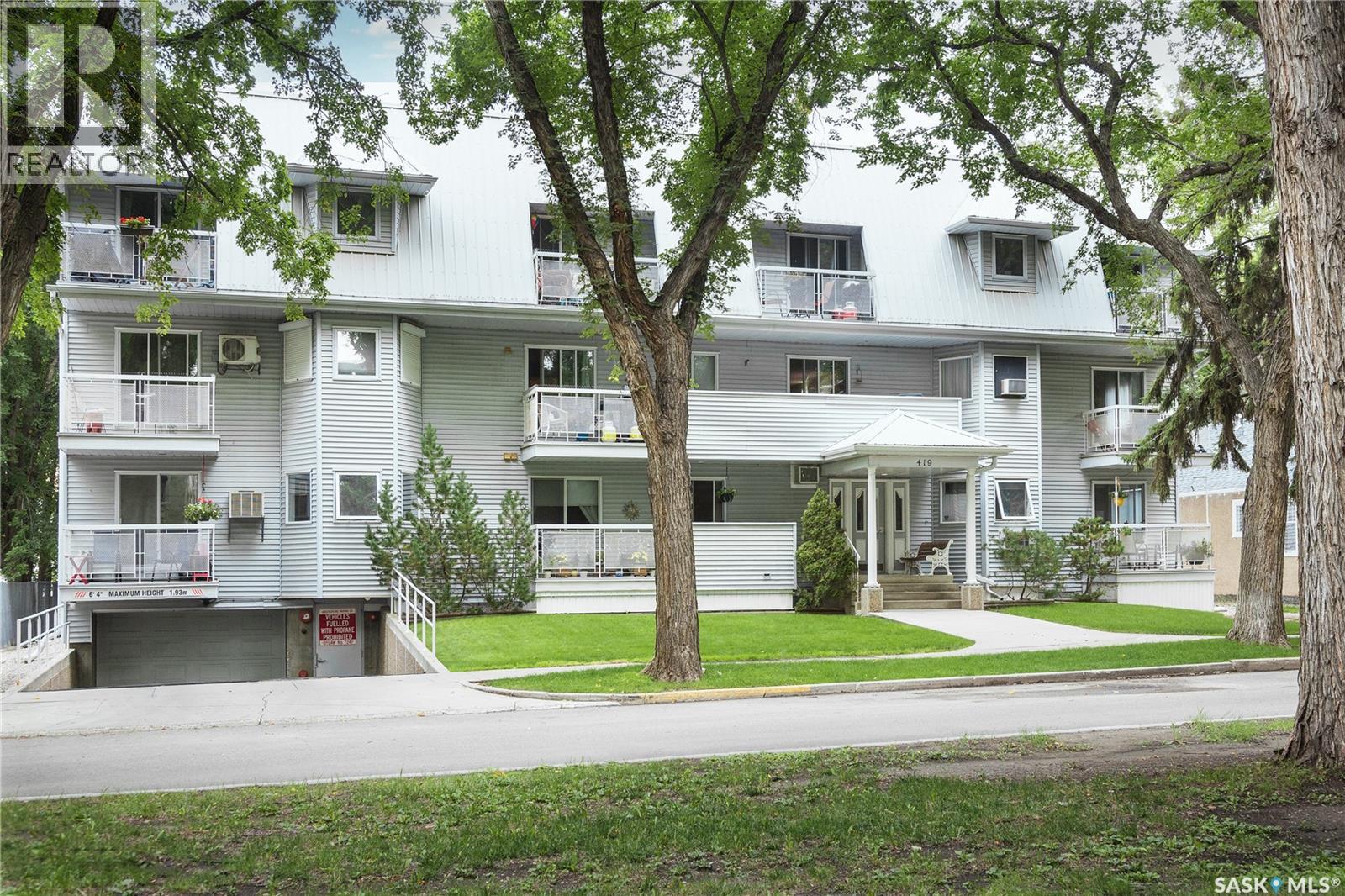 Property at 302 419 MAIN STREET image 1